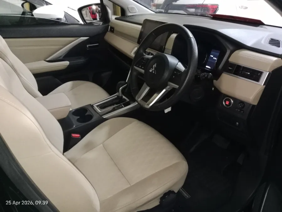 Foto Mobil Bekas Kabin Depan Mitsubishi Xpander 1.5 Ultimate tahun 2023