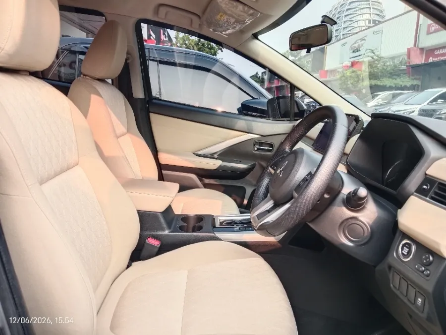 Foto Mobil Bekas Kabin Depan Mitsubishi Xpander 1.5 Ultimate tahun 2023
