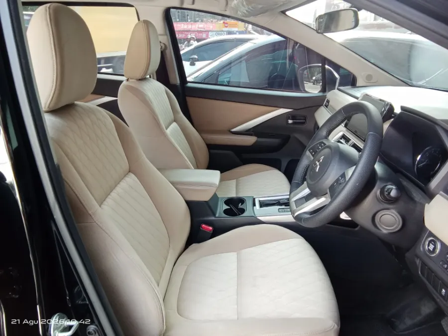 Foto Mobil Bekas Kabin Depan Mitsubishi Xpander 1.5 Ultimate tahun 2023