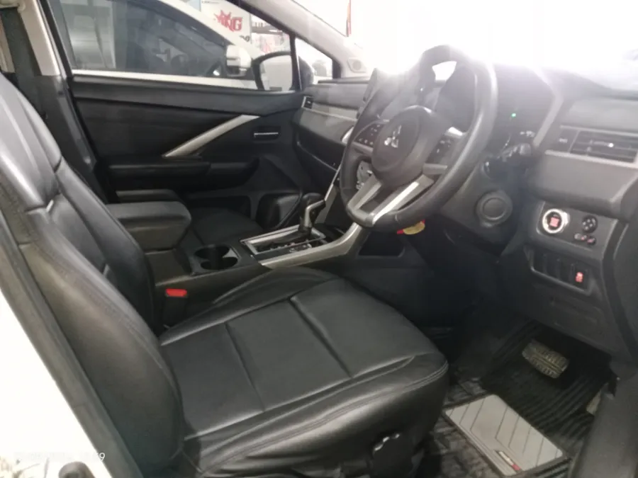 Foto Mobil Bekas Kabin Depan Mitsubishi Xpander 1.5 Ultimate tahun 2023