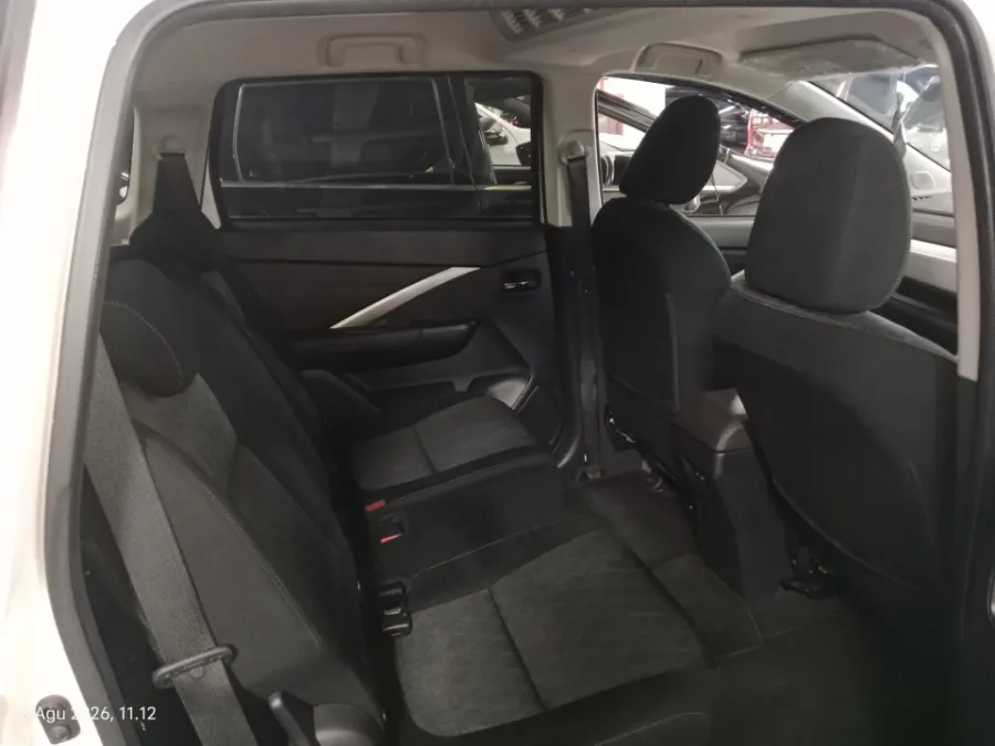 Foto Mobil Bekas Kabin Belakang Mitsubishi Xpander 1.5 Ultimate tahun 2024
