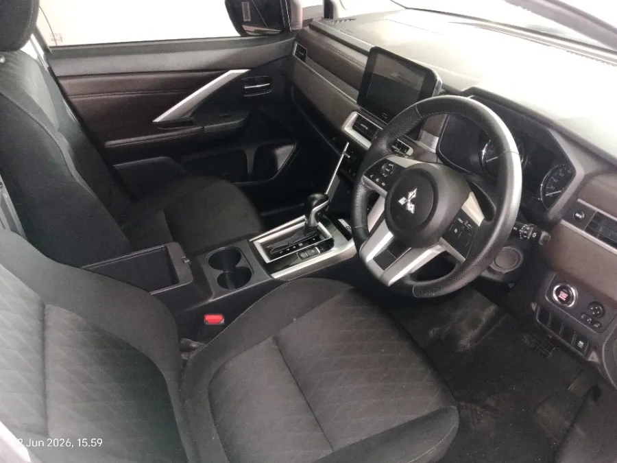 Foto Mobil Bekas Kabin Depan Mitsubishi Xpander 1.5 Ultimate tahun 2024