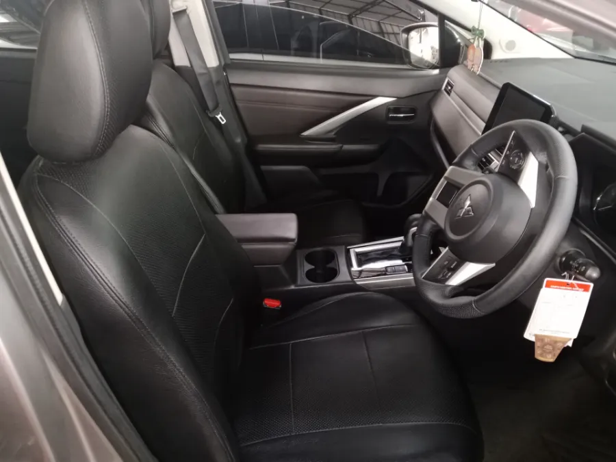 Foto Mobil Bekas Kabin Depan Mitsubishi Xpander 1.5 Ultimate tahun 2024