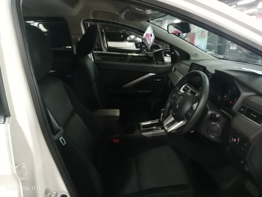 Foto Mobil Bekas Kabin Depan Mitsubishi Xpander 1.5 Ultimate tahun 2024