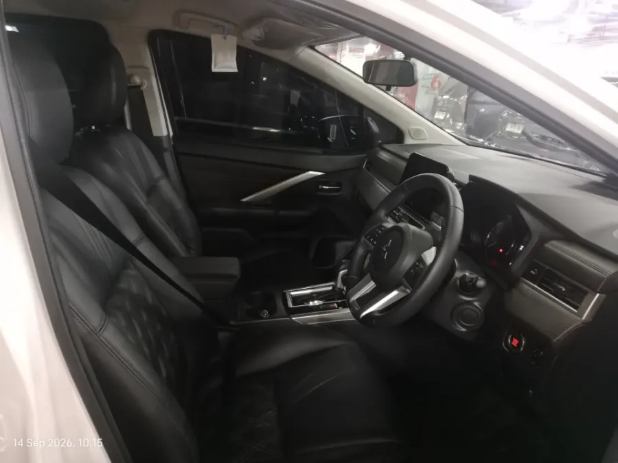 Foto Mobil Bekas Kabin Depan Mitsubishi Xpander 1.5 Ultimate tahun 2024