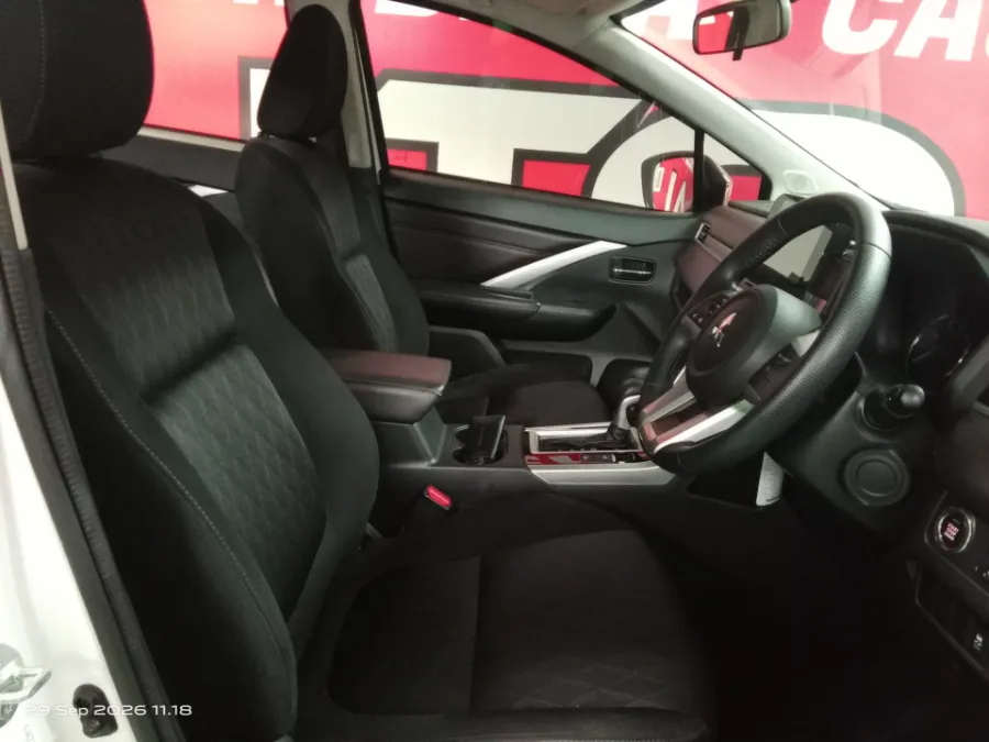 Foto Mobil Bekas Kabin Depan Mitsubishi Xpander 1.5 Ultimate tahun 2024