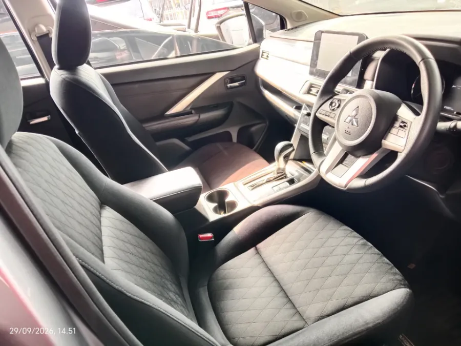 Foto Mobil Bekas Kabin Depan Mitsubishi Xpander 1.5 Ultimate tahun 2024