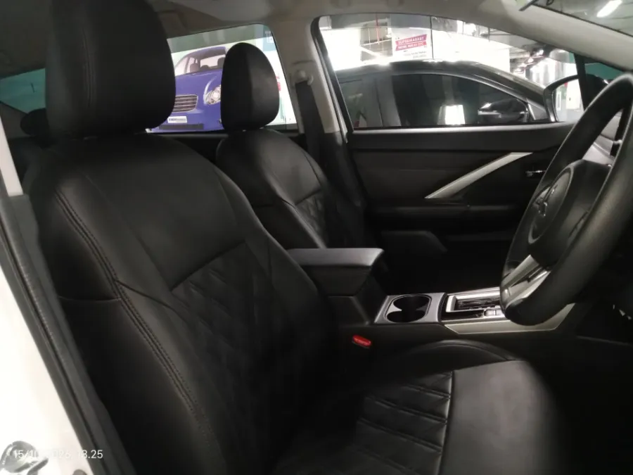 Foto Mobil Bekas Kabin Depan Mitsubishi Xpander 1.5 Ultimate tahun 2024
