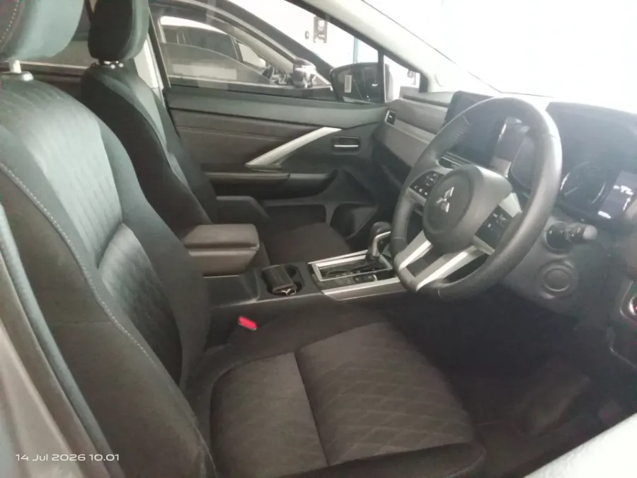Foto Mobil Bekas Kabin Depan Mitsubishi Xpander 1.5 Ultimate tahun 2025