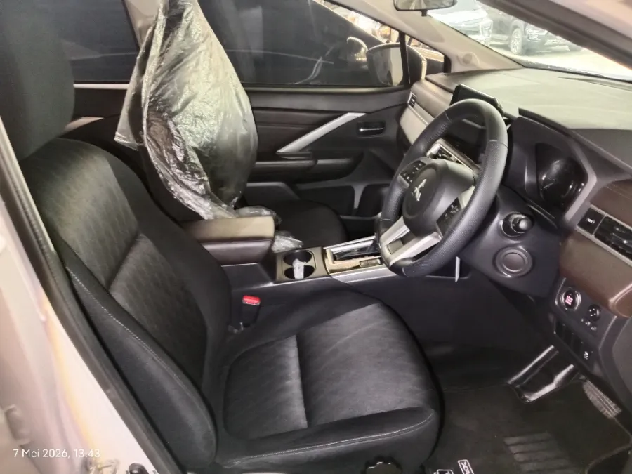 Foto Mobil Bekas Kabin Depan Mitsubishi Xpander 1.5 Ultimate tahun 2025