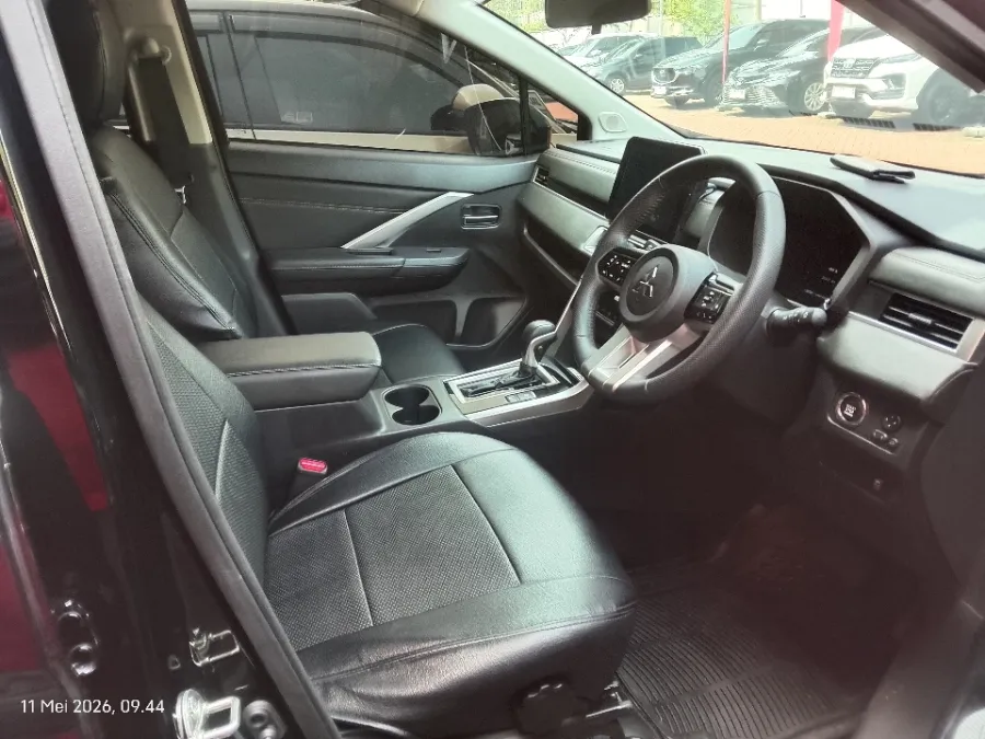 Foto Mobil Bekas Kabin Depan Mitsubishi Xpander 1.5 Ultimate tahun 2025