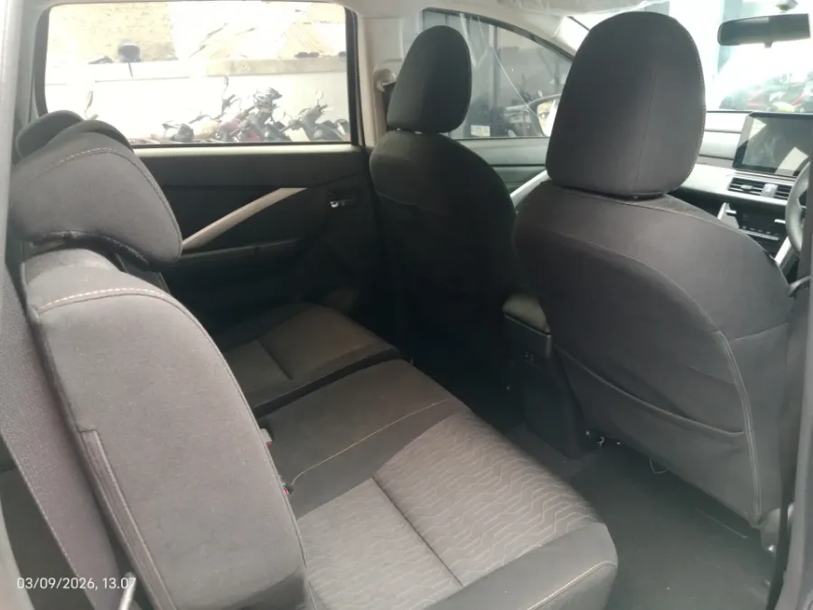 Foto Mobil Bekas Kabin Belakang Mitsubishi Xpander 1.5 Ultimate tahun 2026