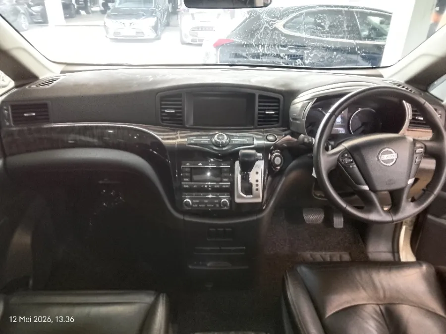 Foto Mobil Bekas Dashboard Nissan Elgrand 2.5 Highway Star tahun 2016