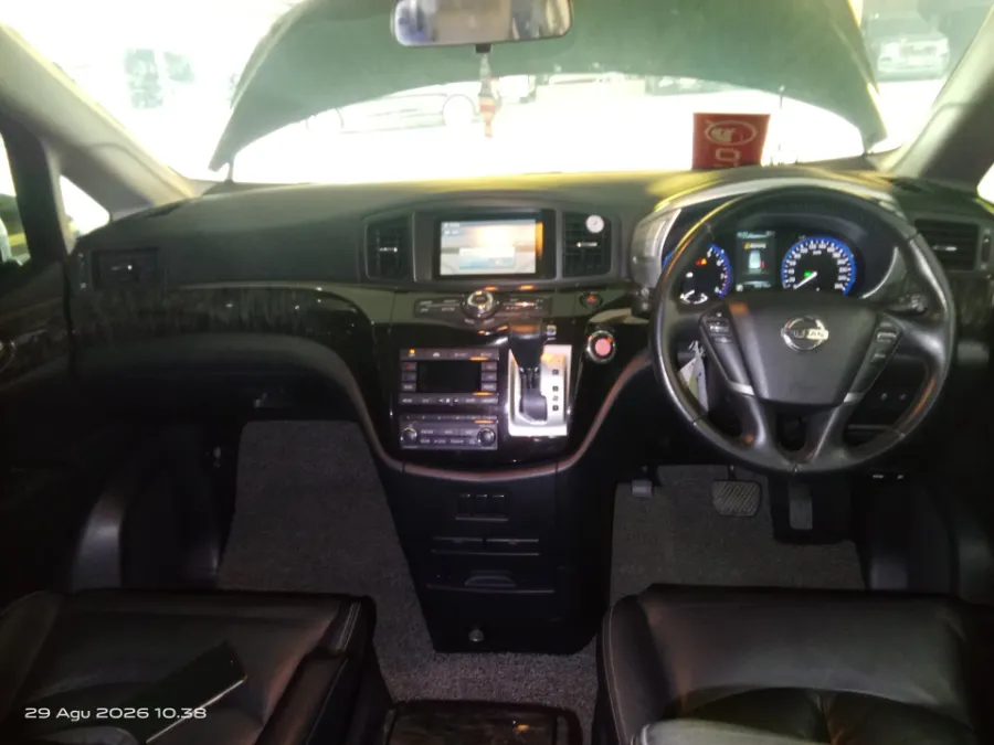 Foto Mobil Bekas Dashboard Nissan Elgrand 2.5 Highway Star tahun 2016