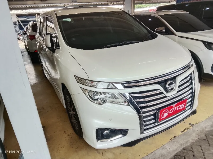 Foto Mobil Bekas Kanan Depan Nissan Elgrand 2.5 Highway Star tahun 2016