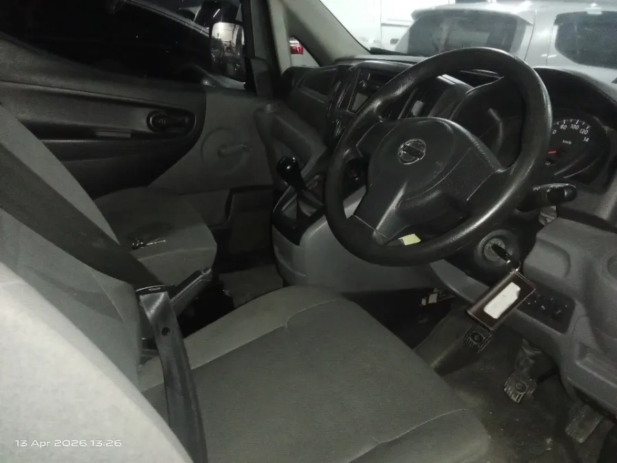 Foto Mobil Bekas Kabin Depan Nissan Evalia 1.5 tahun 2014