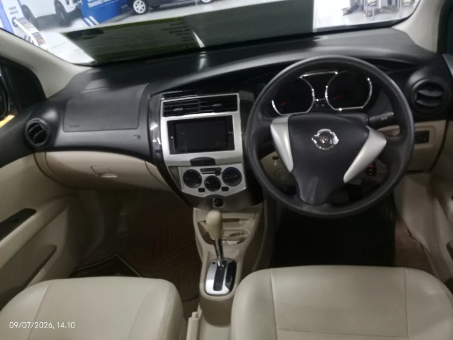 Foto Mobil Bekas Dashboard Nissan Grand Livina 1.5 SV tahun 2016