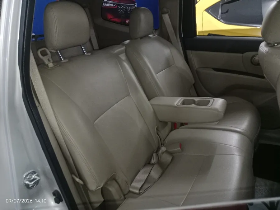 Foto Mobil Bekas Kabin Belakang Nissan Grand Livina 1.5 SV tahun 2016