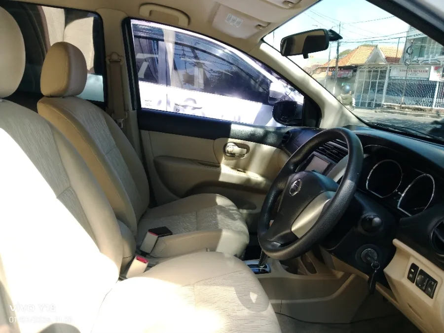 Foto Mobil Bekas Kabin Depan Nissan Grand Livina 1.5 SV tahun 2016