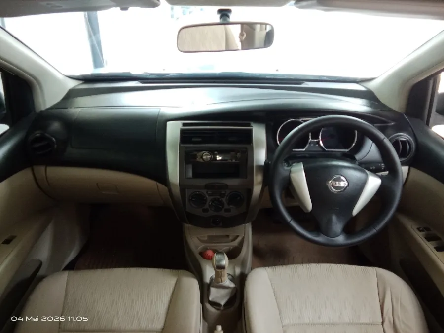 Foto Mobil Bekas Dashboard Nissan Grand Livina 1.5 SV Facelift tahun 2015