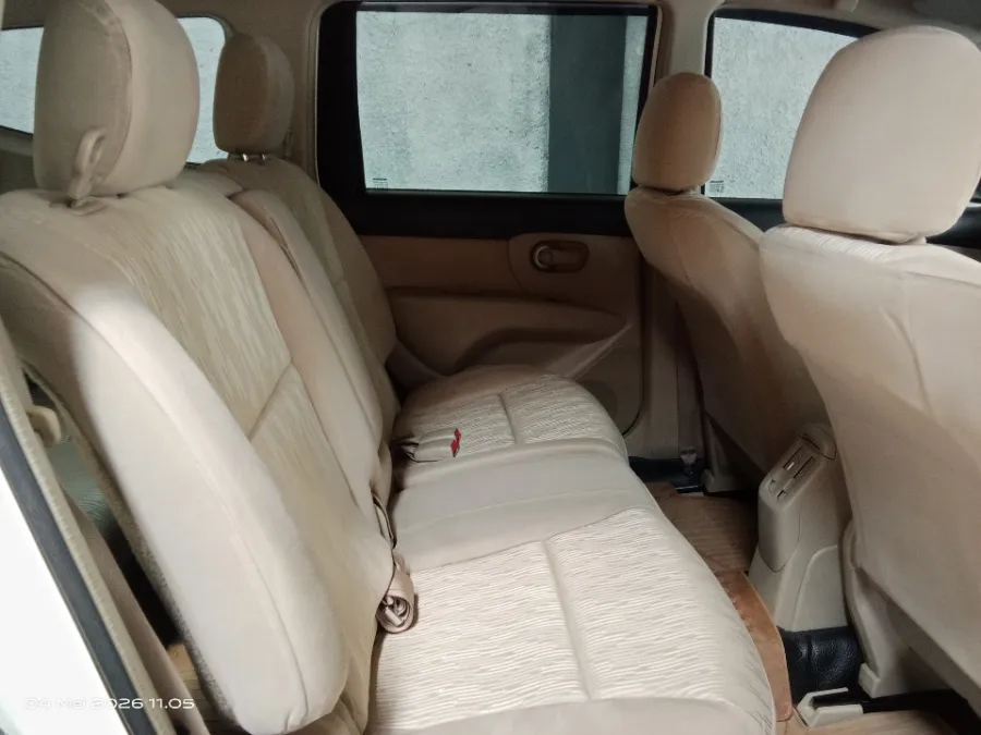 Foto Mobil Bekas Kabin Belakang Nissan Grand Livina 1.5 SV Facelift tahun 2015