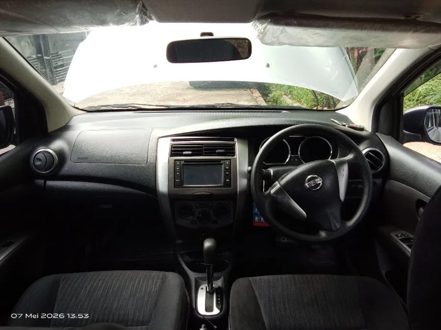 Foto Mobil Bekas Dashboard Nissan Grand Livina 1.5 X-Gear tahun 2014
