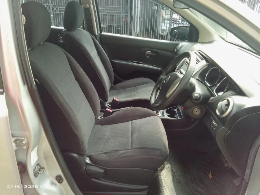 Foto Mobil Bekas Kabin Depan Nissan Grand Livina 1.5 X-Gear tahun 2014