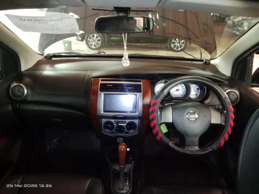 Foto Mobil Bekas Dashboard Nissan Grand Livina 1.5 XV tahun 2013