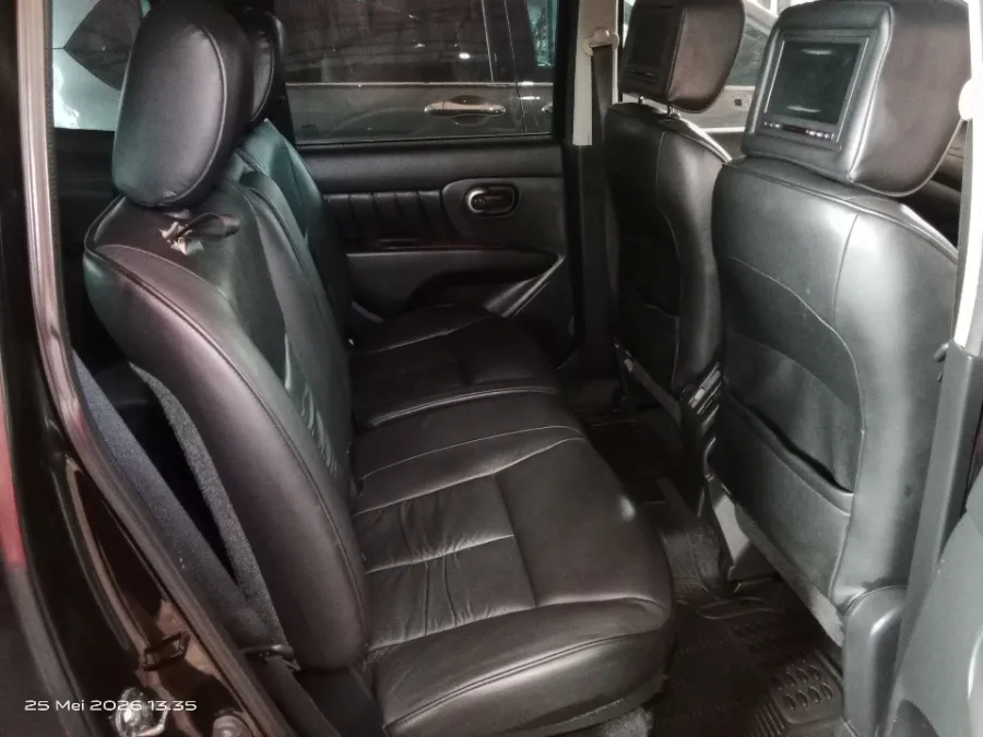 Foto Mobil Bekas Kabin Belakang Nissan Grand Livina 1.5 XV tahun 2013