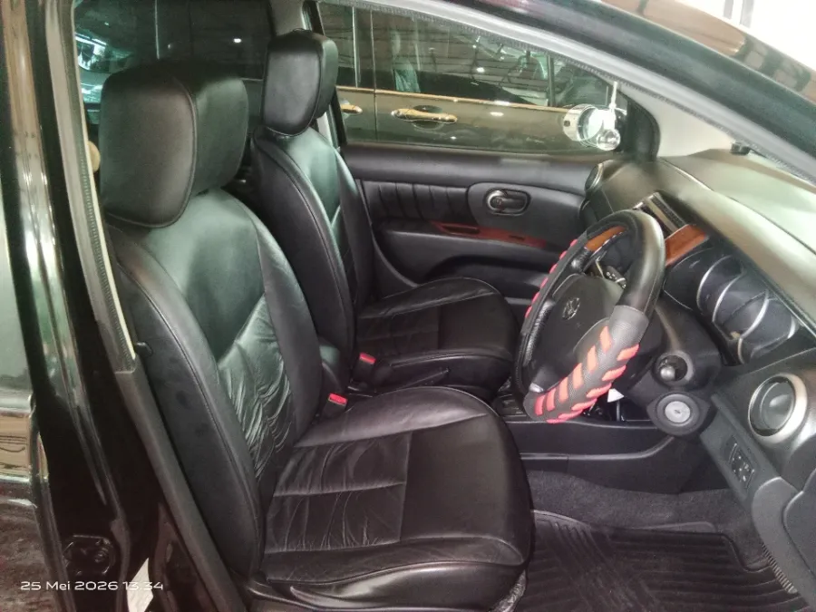 Foto Mobil Bekas Kabin Depan Nissan Grand Livina 1.5 XV tahun 2013