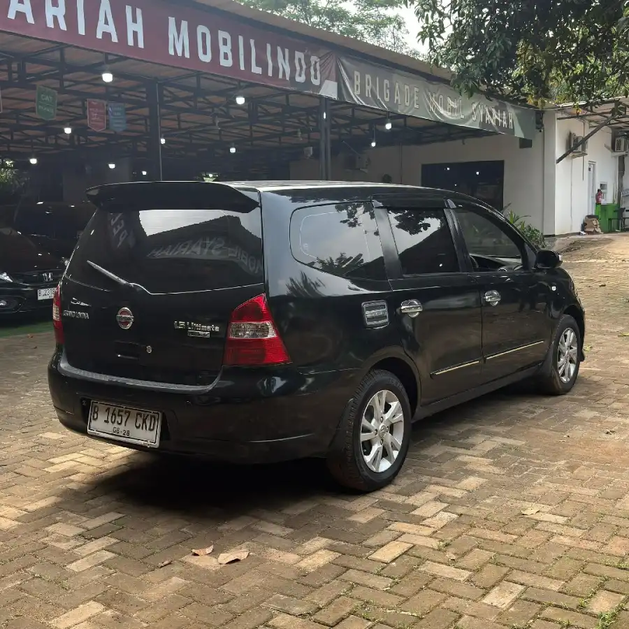 Foto Mobil Bekas Kiri Belakang Nissan Grand Livina 1.5 XV tahun 2013
