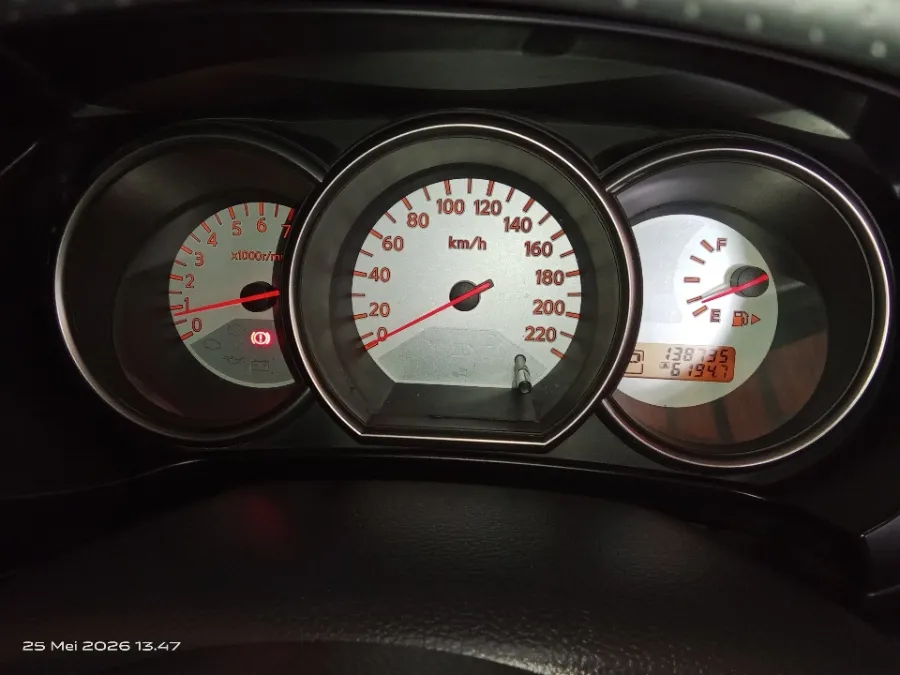 Foto Mobil Bekas Odometer Nissan Grand Livina 1.5 XV tahun 2013