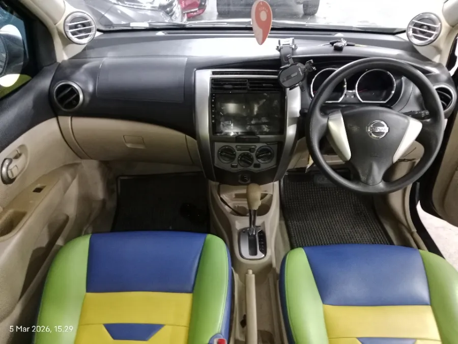 Foto Mobil Bekas Dashboard Nissan Grand Livina 1.5 XV tahun 2014