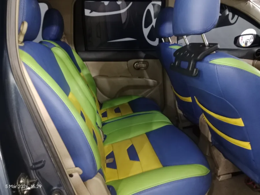 Foto Mobil Bekas Kabin Belakang Nissan Grand Livina 1.5 XV tahun 2014