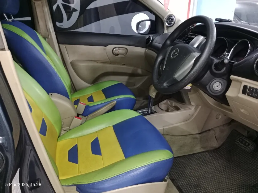 Foto Mobil Bekas Kabin Depan Nissan Grand Livina 1.5 XV tahun 2014