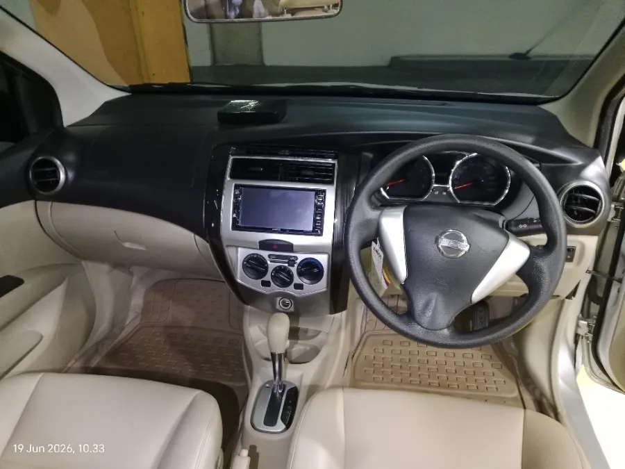 Foto Mobil Bekas Dashboard Nissan Grand Livina 1.5 XV tahun 2016