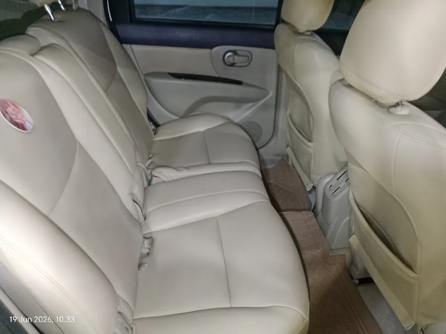 Foto Mobil Bekas Kabin Belakang Nissan Grand Livina 1.5 XV tahun 2016
