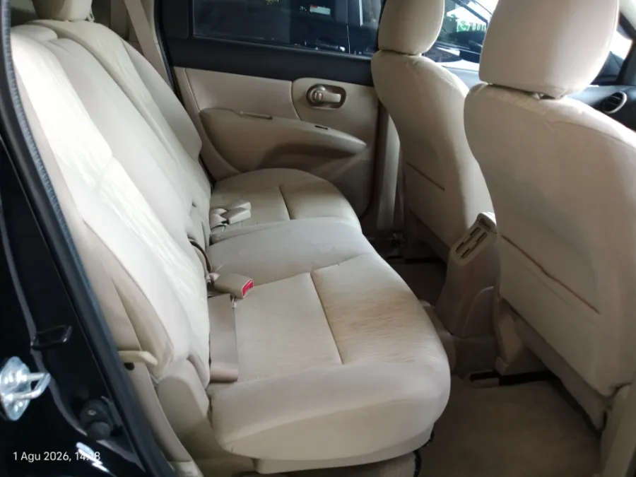 Foto Mobil Bekas Kabin Belakang Nissan Grand Livina 1.5 XV tahun 2016
