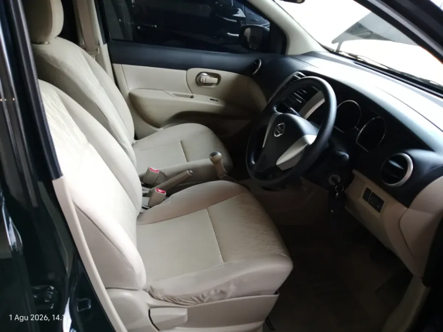 Foto Mobil Bekas Kabin Depan Nissan Grand Livina 1.5 XV tahun 2016