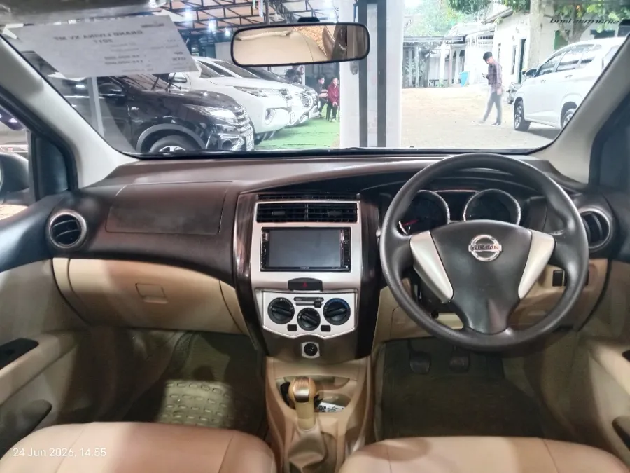 Foto Mobil Bekas Dashboard Nissan Grand Livina 1.5 XV tahun 2017
