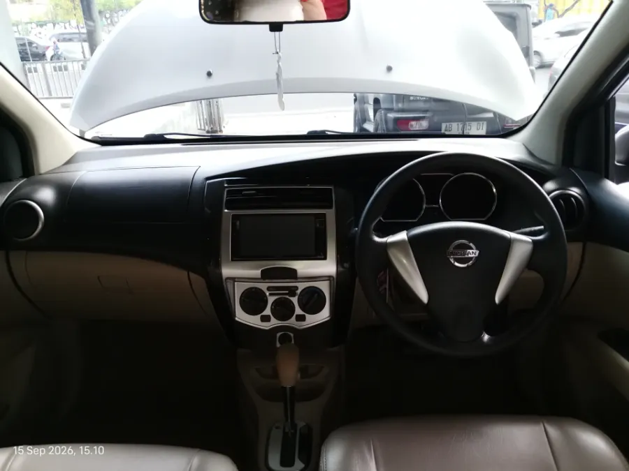 Foto Mobil Bekas Dashboard Nissan Grand Livina 1.5 XV tahun 2017