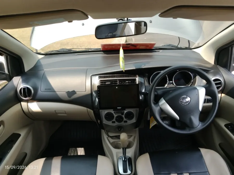 Foto Mobil Bekas Dashboard Nissan Grand Livina 1.5 XV tahun 2017