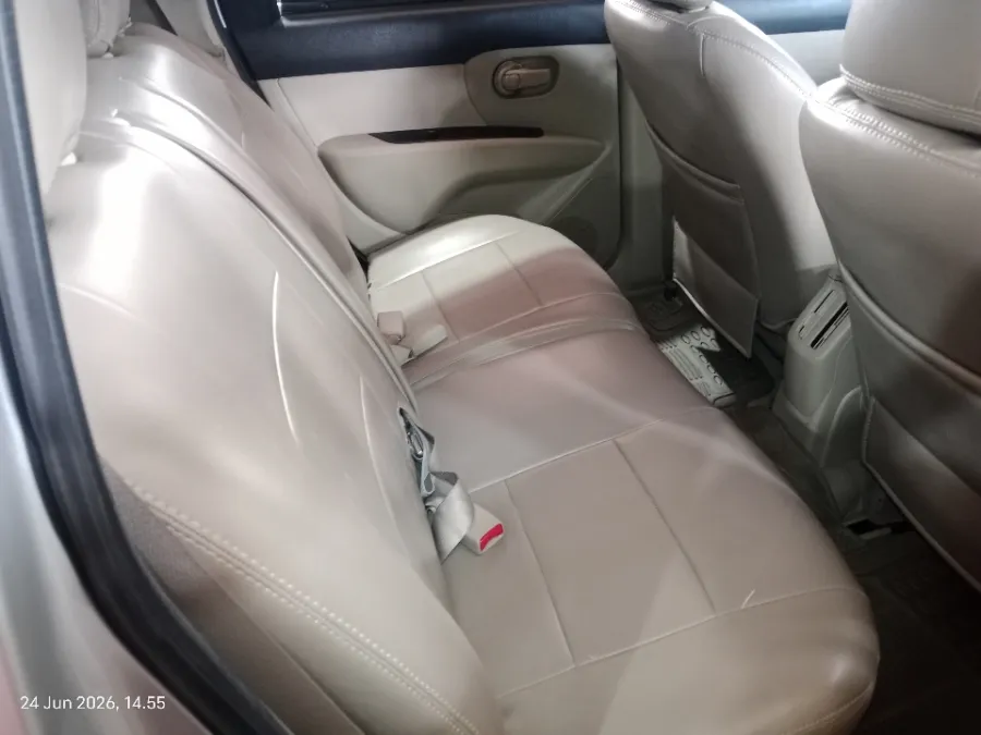 Foto Mobil Bekas Kabin Belakang Nissan Grand Livina 1.5 XV tahun 2017