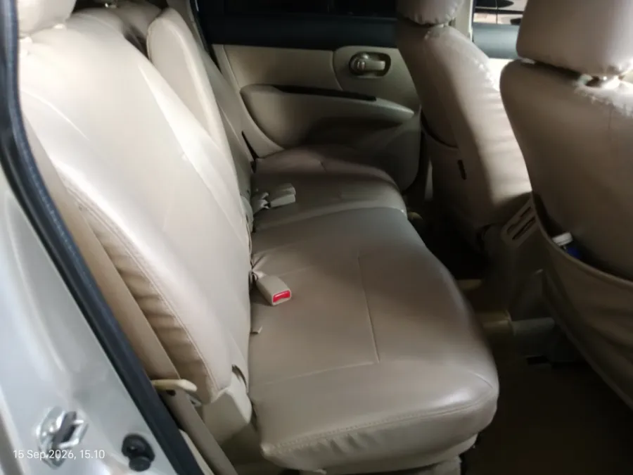 Foto Mobil Bekas Kabin Belakang Nissan Grand Livina 1.5 XV tahun 2017