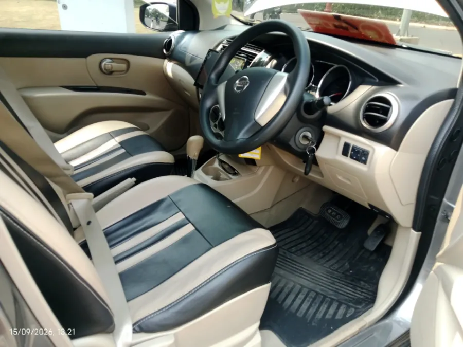 Foto Mobil Bekas Kabin Depan Nissan Grand Livina 1.5 XV tahun 2017