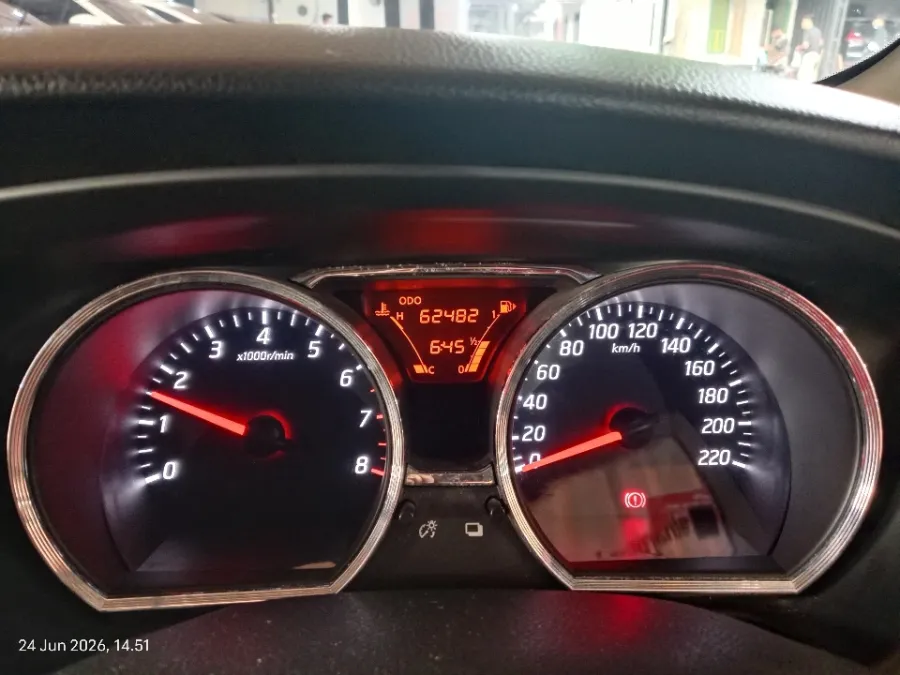 Foto Mobil Bekas Odometer Nissan Grand Livina 1.5 XV tahun 2017