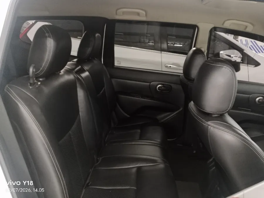 Foto Mobil Bekas Kabin Belakang Nissan Grand Livina 1.5 XV tahun 2018