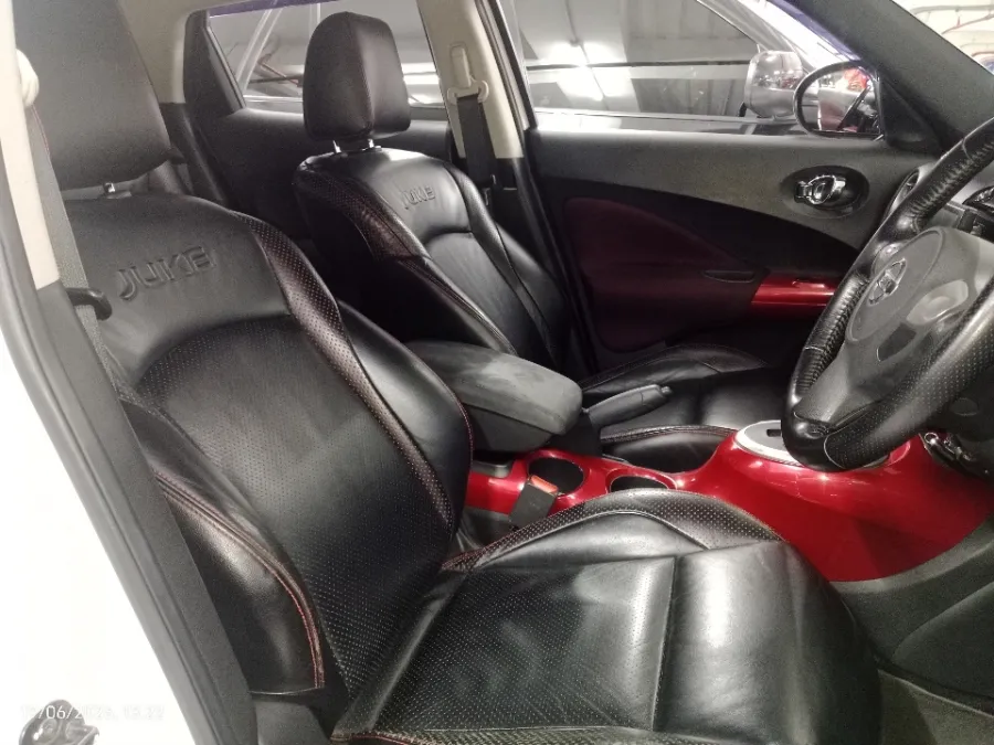Foto Mobil Bekas Kabin Depan Nissan Juke 1.5 tahun 2014