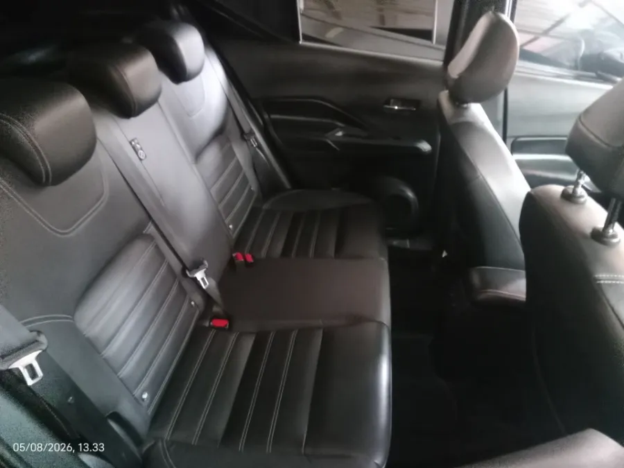 Foto Mobil Bekas Kabin Belakang Nissan Kicks 1.2 VL e-Power tahun 2021