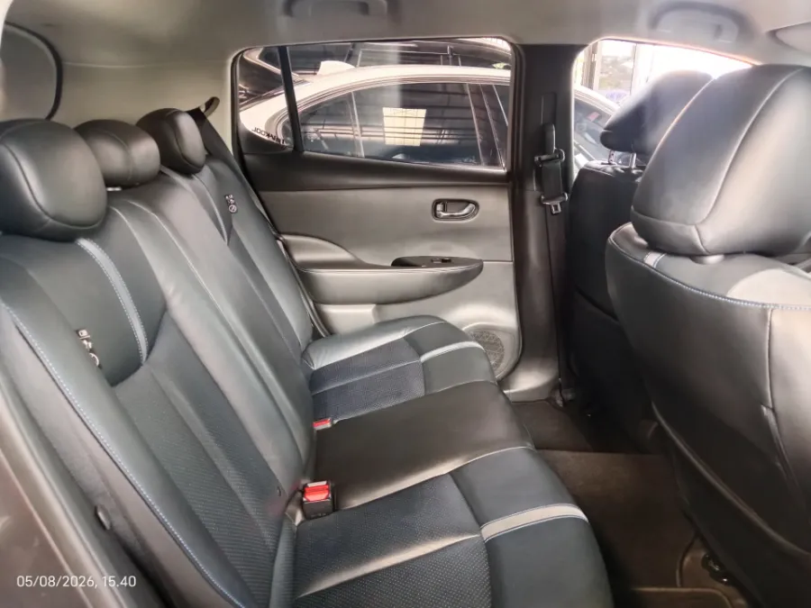 Foto Mobil Bekas Kabin Belakang Nissan Leaf One Tone EV tahun 2021
